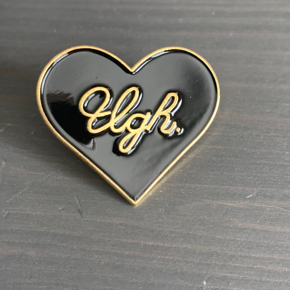 Gold and black heart 🖤 pin